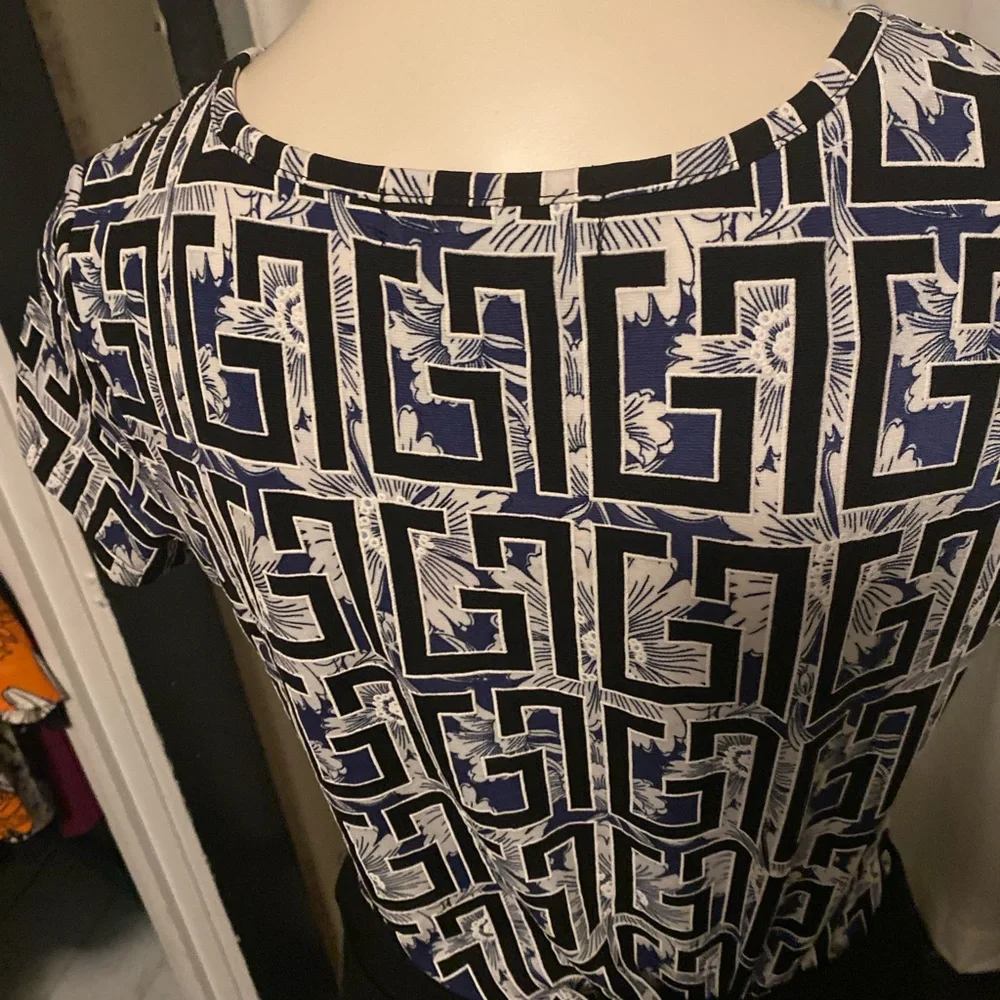 80 Park By Design sz M Blue and Black Floral and Geometric Pattern Short Sleeves - Picture 7 of 8